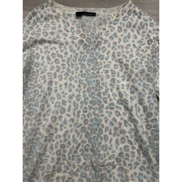 360 Cashmere Animal Leopard Print White Gray blue Cashmere  Sweater large soft - Picture 2 of 7